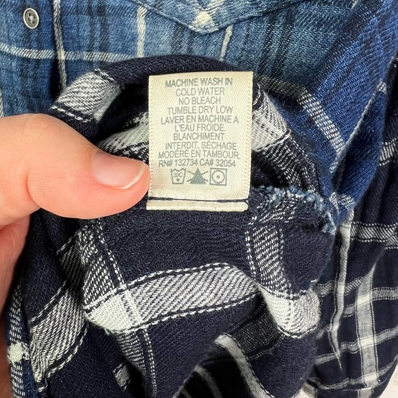 Cloth & Stone Plaid Blue Fade Button Front Flannel Top Size Medium - Picture 6 of 8